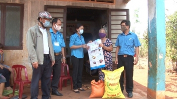 Hưởng ứng lời kêu gọi của Ủy ban MTTQ Việt Nam tỉnh Bình Phước về vận động ủng hộ phòng, chống dịch COVID-19 và các tỉnh miền Tây Nam bộ, các huyện trong tỉnh bị ảnh hưởng khô hạn